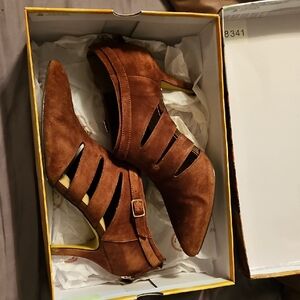 Dylan Brown Heeled Shoes with Vintage Strap Details
